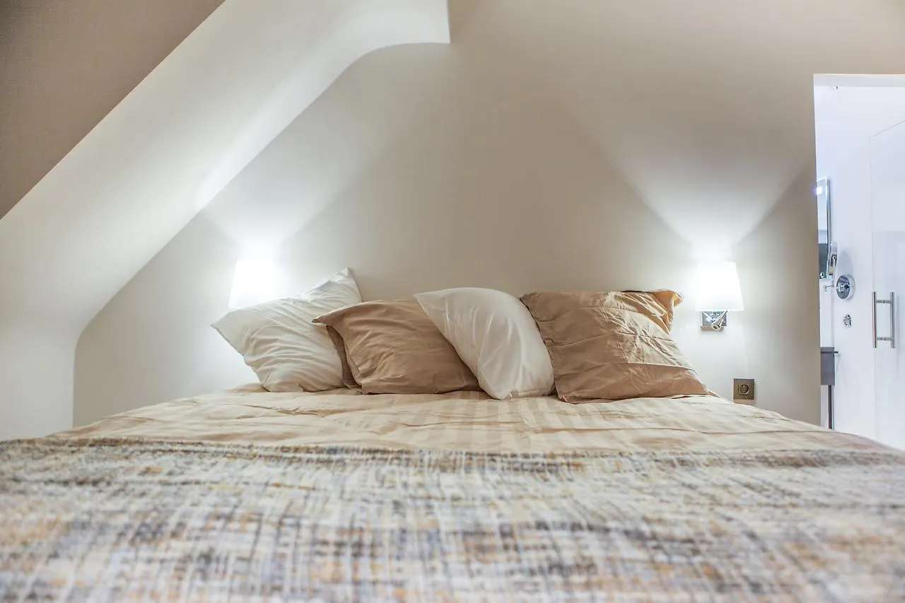 ***** Bed & Breakfast Sable D'O -Vlak Aan De Zee- Bed and Breakfast Mariakerke  Belgien